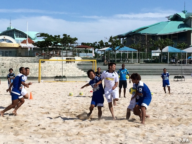 Japan Beach Football Coach Mendes holds third clinic in Okinawa