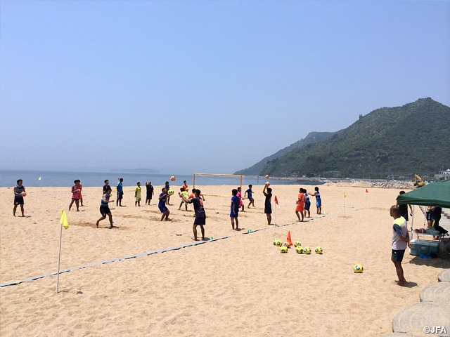 Mendes, Japan National Beach Football Squad host clinic in Okayama