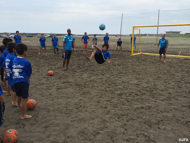 Japan Beach Soccer Coach Mendes holds sixth clinic in Hirai Beach, Kashima City Ibaraki