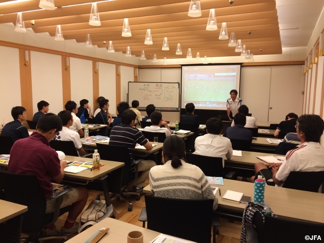 国際ユースサッカーin新潟の開催に併せ、指導者研修会を実施