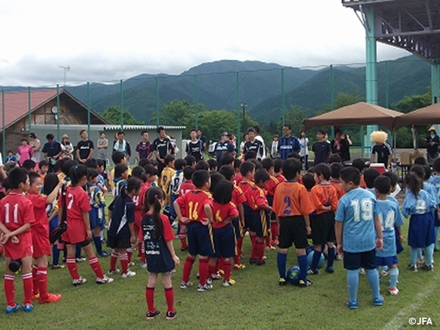JFAキッズサッカーフェスティバル　秋田県の美郷町千畑大台野広場に、約220人が参加！