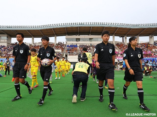 Youth referees’ training session at the 38th Japan U-12 Football Championship