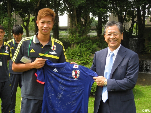 Japan Under-19 squad visit Japanese embassy, prepare for semifinal match