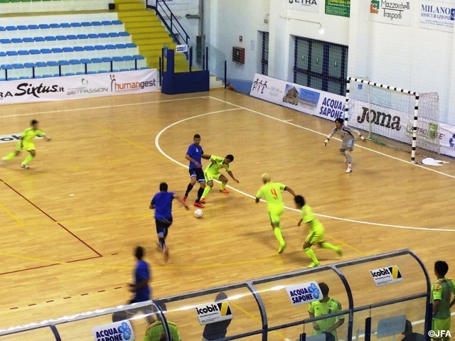 Japan Futsal take on Italian team at second training match