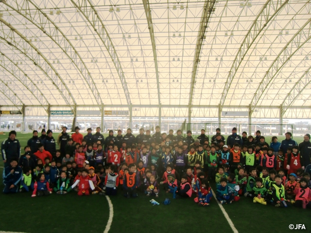 JFAキッズサッカーフェスティバル　大阪堺市のJ-GREEN堺に、約430人が参加！