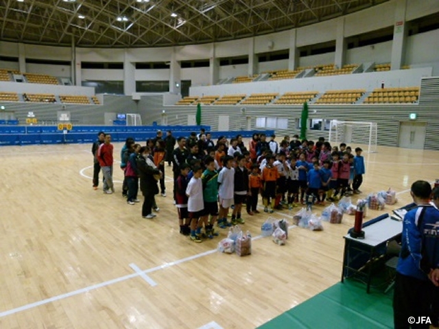 JFAキッズサッカーフェスティバル　北海道釧路市の湿原の風アリーナ釧路に、約140人が参加！