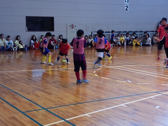 JFAキッズ（U-6/8）サッカーフェスティバル 北海道空知郡の奈井江総合体育館に、243人が参加！