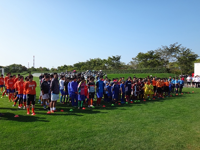 JFAフットボールデー 北海道苫小牧市の苫小牧市緑ヶ丘公園サッカー場に、411人が参加！
