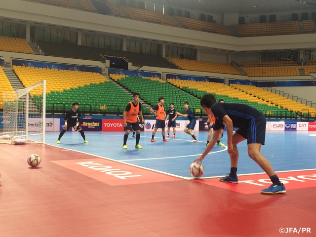 Japan Futsal National Team train for final match against Iran in Thailand trip
