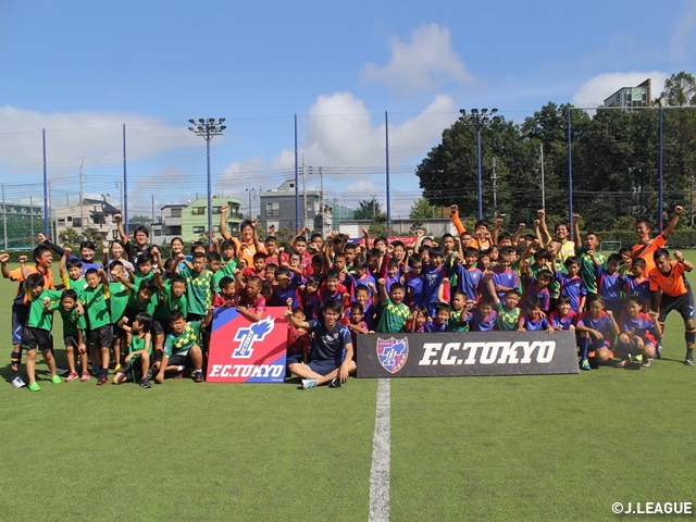‘Everyone Join In♪’ – ‘Deaf Football Clinic’ opens for pupils at Japanese and Thai schools for the deaf