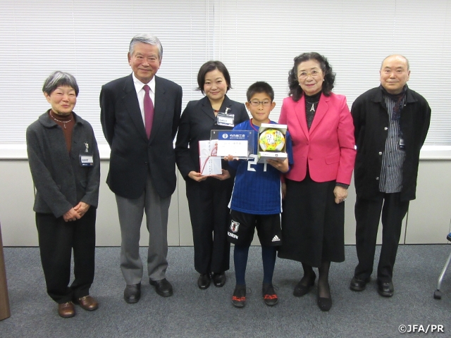 サッカーを愛する母と子のために　第5回竹内悌三賞表彰式