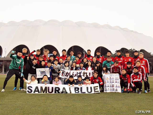 SAMURAI BLUE arrive in Busan ahead of the EAFF E-1 Football Championship 2019