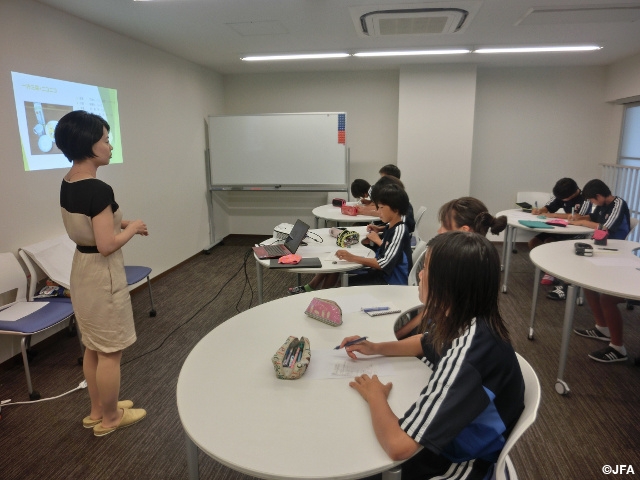 JFA Academy Sakai conducted nutrition lecture