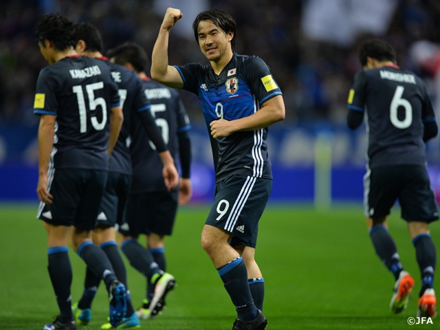 2018FIFAワールドカップロシア大会2次予選 日本代表サイン入りユニフォーム柴崎岳