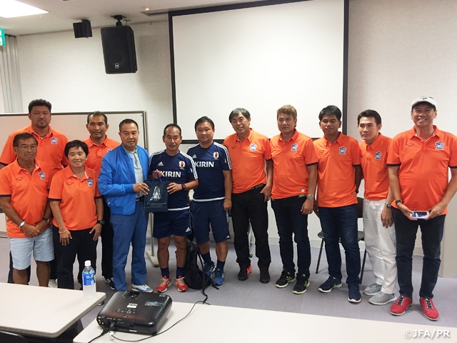 Thailand Football Association President and coaches leave Japan after observation trip