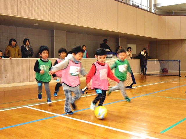JFAキッズ（U-6/8）サッカーフェスティバル 福井県吉田郡の永平寺緑の村ふれあいセンター に、85人が参加！