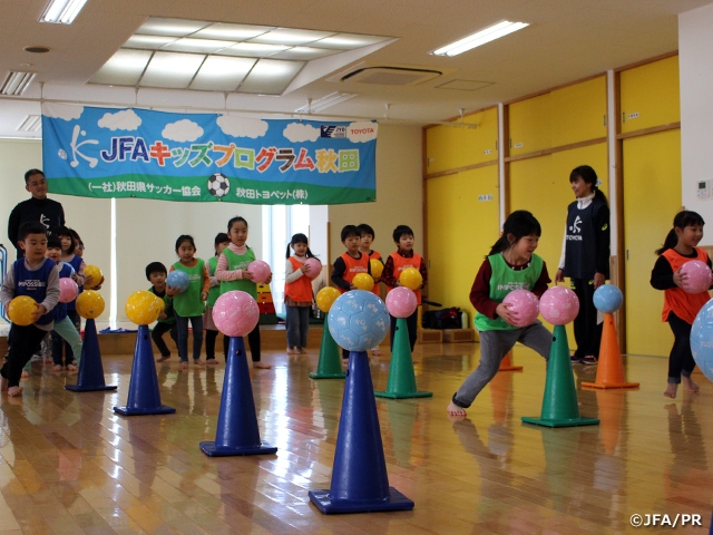 Preschool kids enjoyed playing football – Kids Traveling Guidance Report (February)