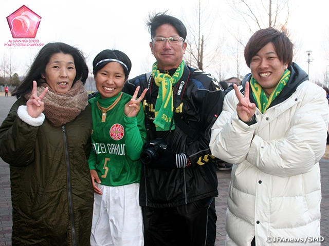 ピッチサイドストーリー 一番の思い出は 娘の笑顔 第28回全日本高等学校女子サッカー選手権 鎮西学院高校 ストーリー 高校年代 19 冬の大会特集