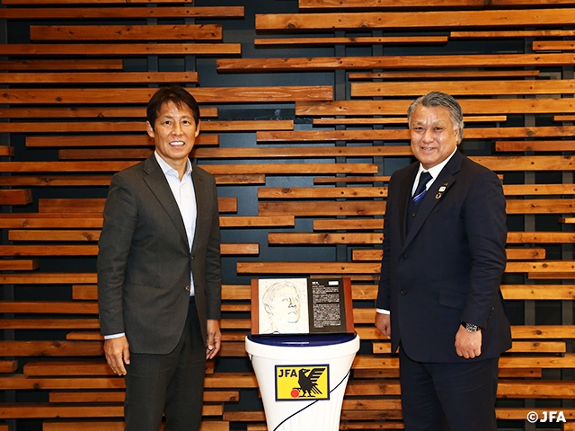 Commemorative Relief awarded to Mr. NISHINO Akira, inductee of the 16th selection of Japan Football Hall of Fame 