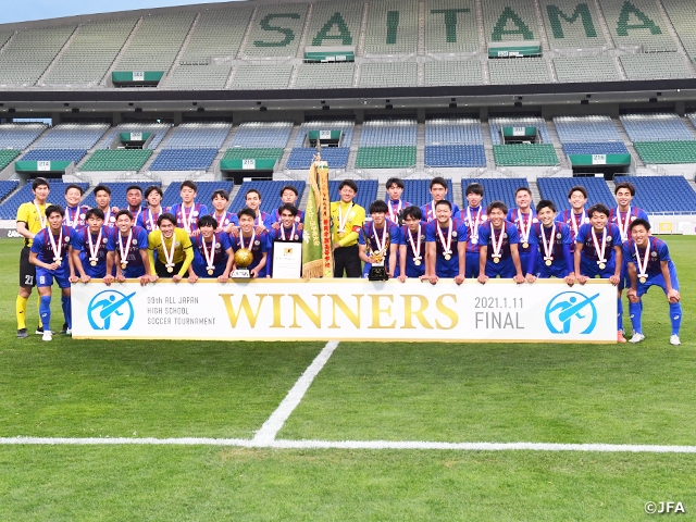接戦を制した山梨学院が11年ぶりの日本一に輝く！　第99回全国高等学校サッカー選手権大会