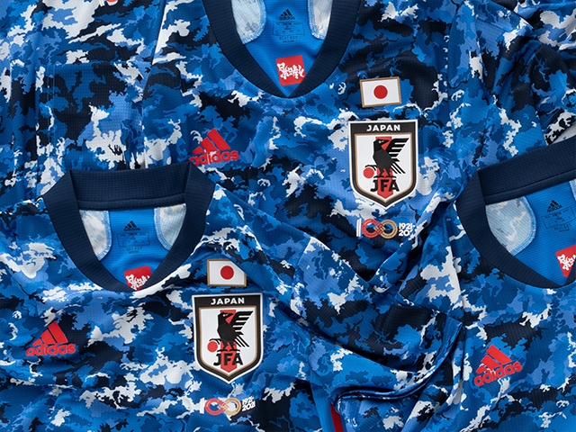 日本サッカー協会創立100周年記念バッジ付 サッカー日本代表 