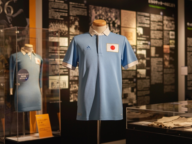 サッカー日本代表100周年記念ユニホーム