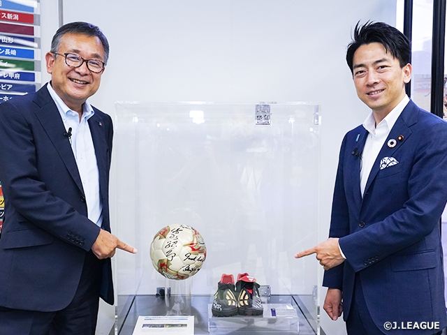 小泉進次郎環境大臣が日本サッカーミュージアムと日本サッカー殿堂を訪問