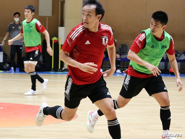 Players of Japan Futsal National Team showcase high intensity in scrimmage session