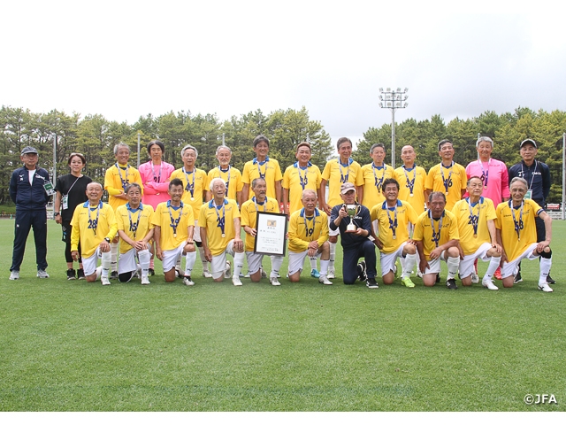 FC CEROが歓喜の初優勝 JFA 第20回全日本O-70サッカー大会